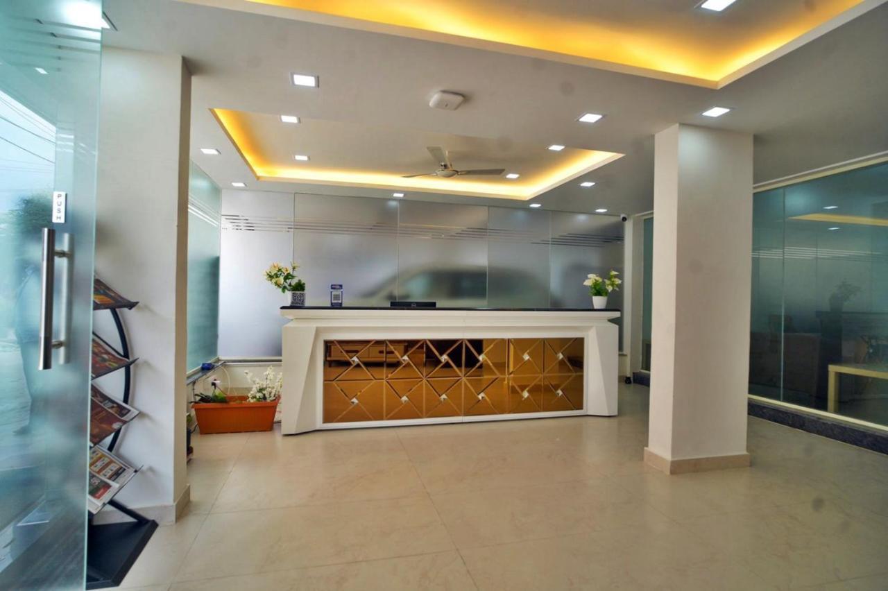 Hotel Sterling Inn Bangalore International Airport Yelahanka Exterior photo