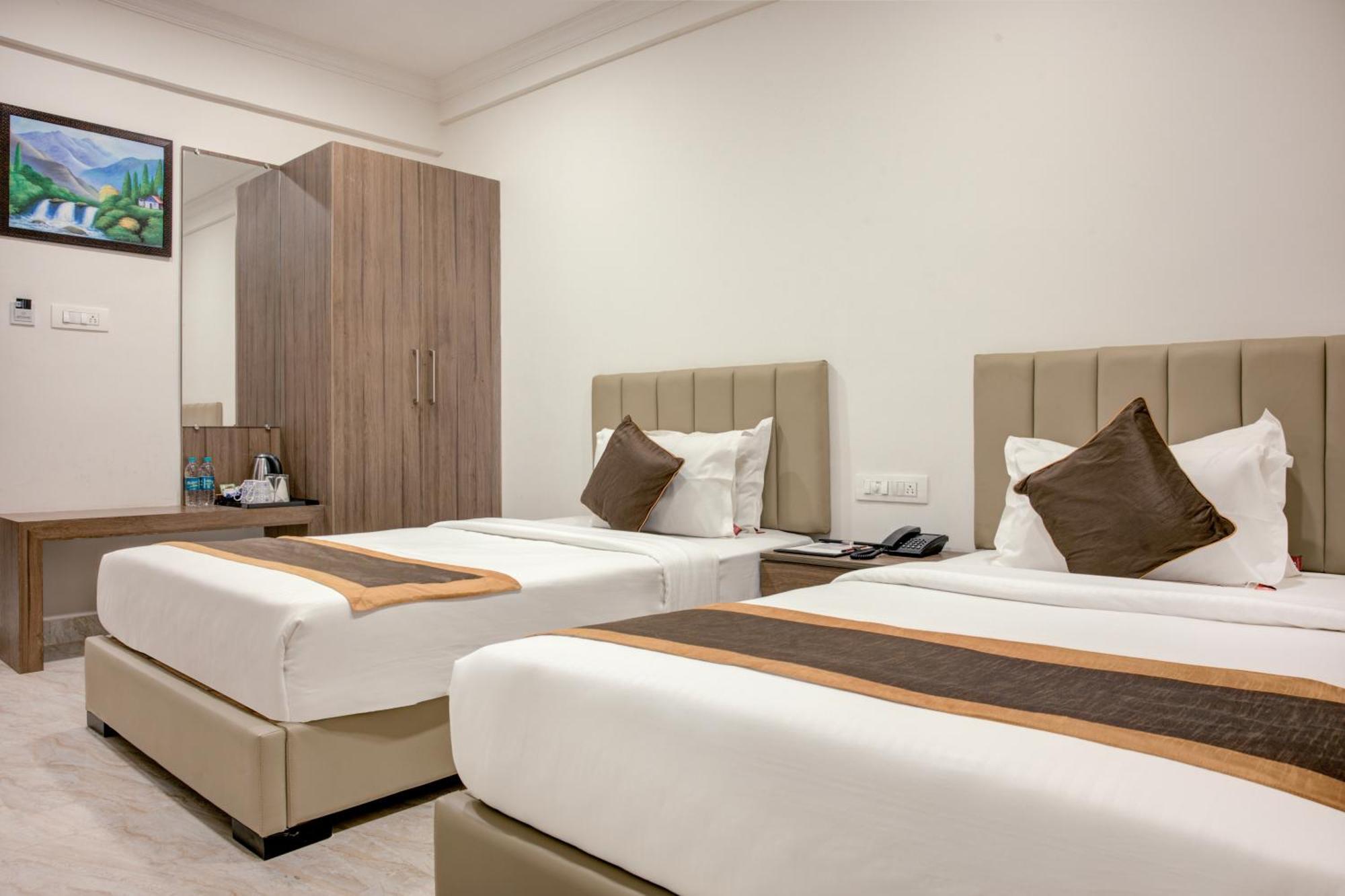 Hotel Sterling Inn Bangalore International Airport Yelahanka Exterior photo